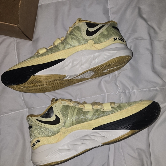 Nike Kyrie 11  Men\'s  Citron Tint Leopard BRAND NEW main image 9